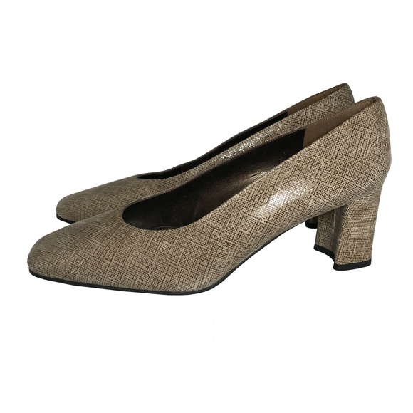 Excellent condition Stuart Weitzman Taupe 8B - Picture 4 of 8